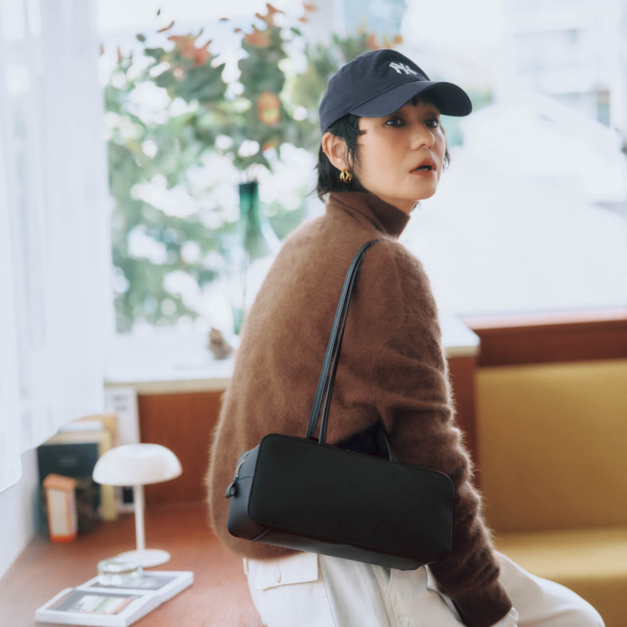 竹下玲奈さんの20th Anniv. LEE限定 LEEマルシェ初 ARTESANOS（アルテサノス）【石上美津江さん別注】スクエアバッグのコーデ