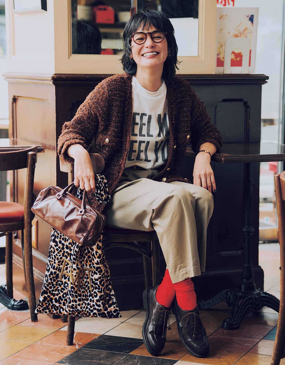 【ツイードジャケット×Chino Pantsコーデ】チノパンツのワンツーコーデに大人の抜け感をプラス 竹下玲奈さん