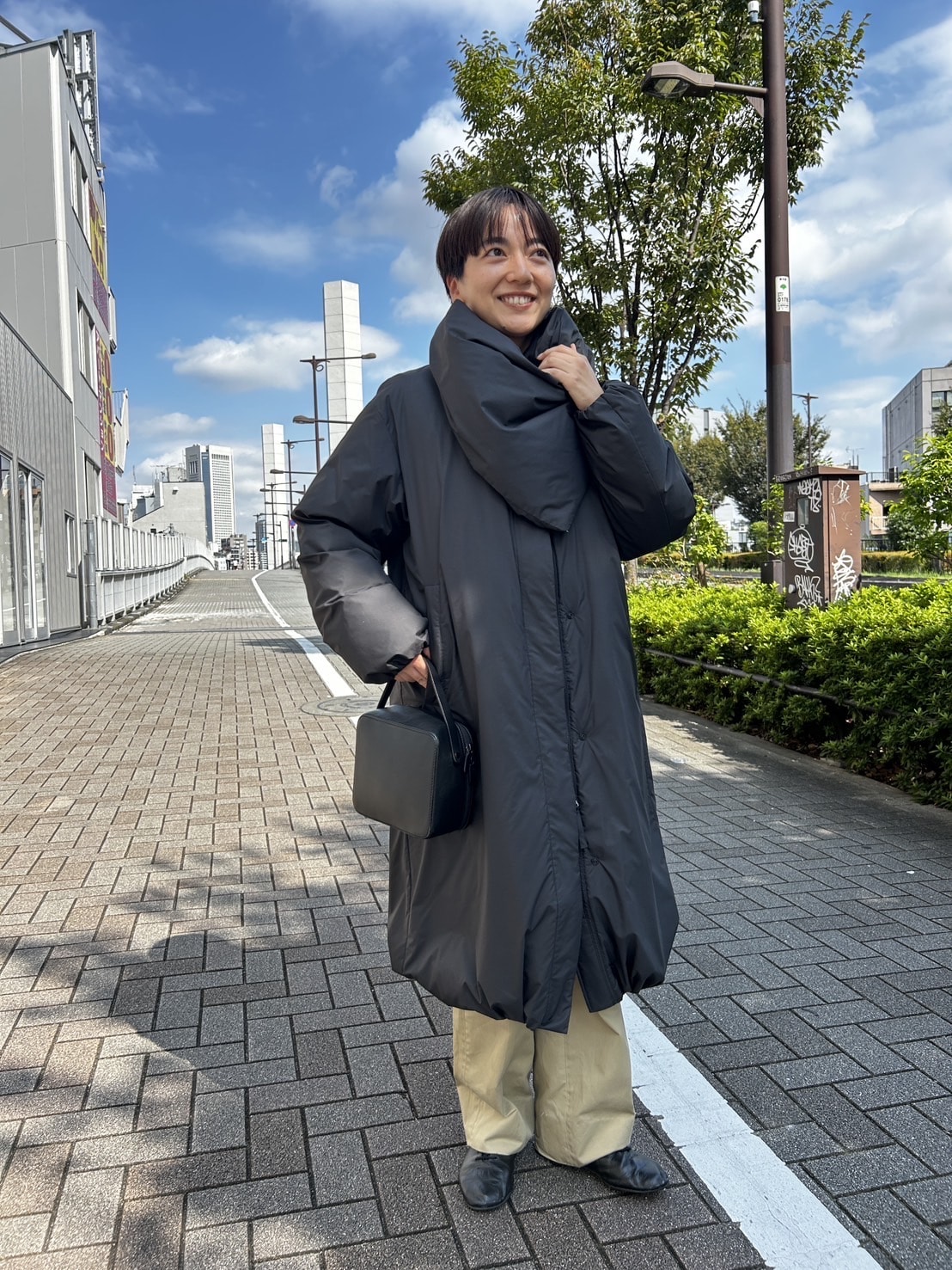 【兵藤千尋さんコラボ】三角ストール付きロングダウンコート ブラック全身