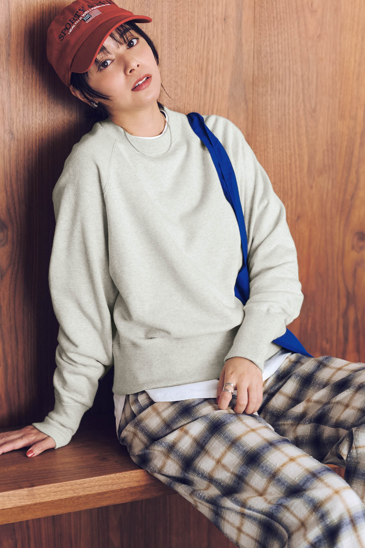 岸本セシルさんの12closet（トゥエルブクローゼット）【洗える】ラメコンパクトスウェットのコーデ
