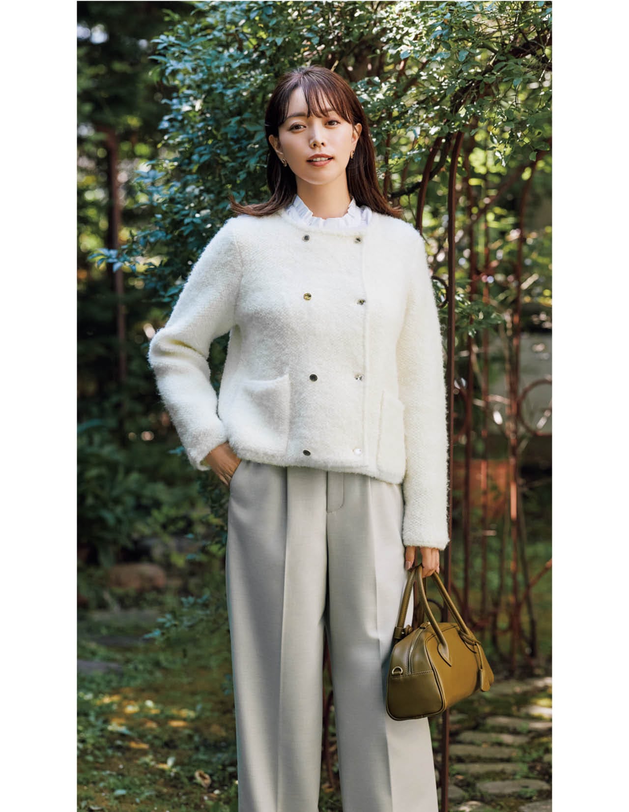 蛯原友里さんのマッキントッシュ フィロソフィーHESSLE DOUBLE［ ヘスル ダブル］ニット素材のダブルブレストジャケットのコーデ