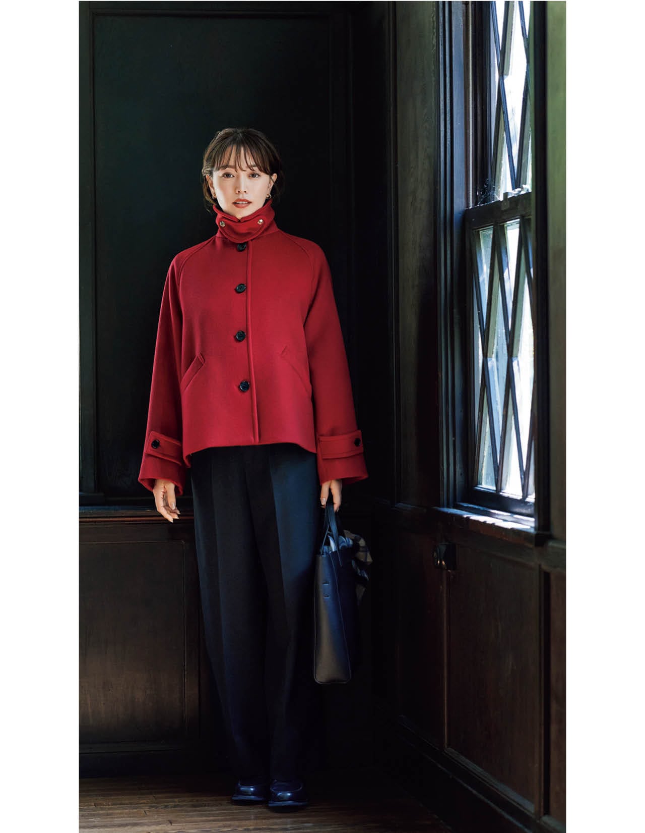 蛯原友里さんのマッキントッシュ フィロソフィー WELBURY SHORT［ ウェルベリーショート ］軽快さを備えたショート丈のコーデ