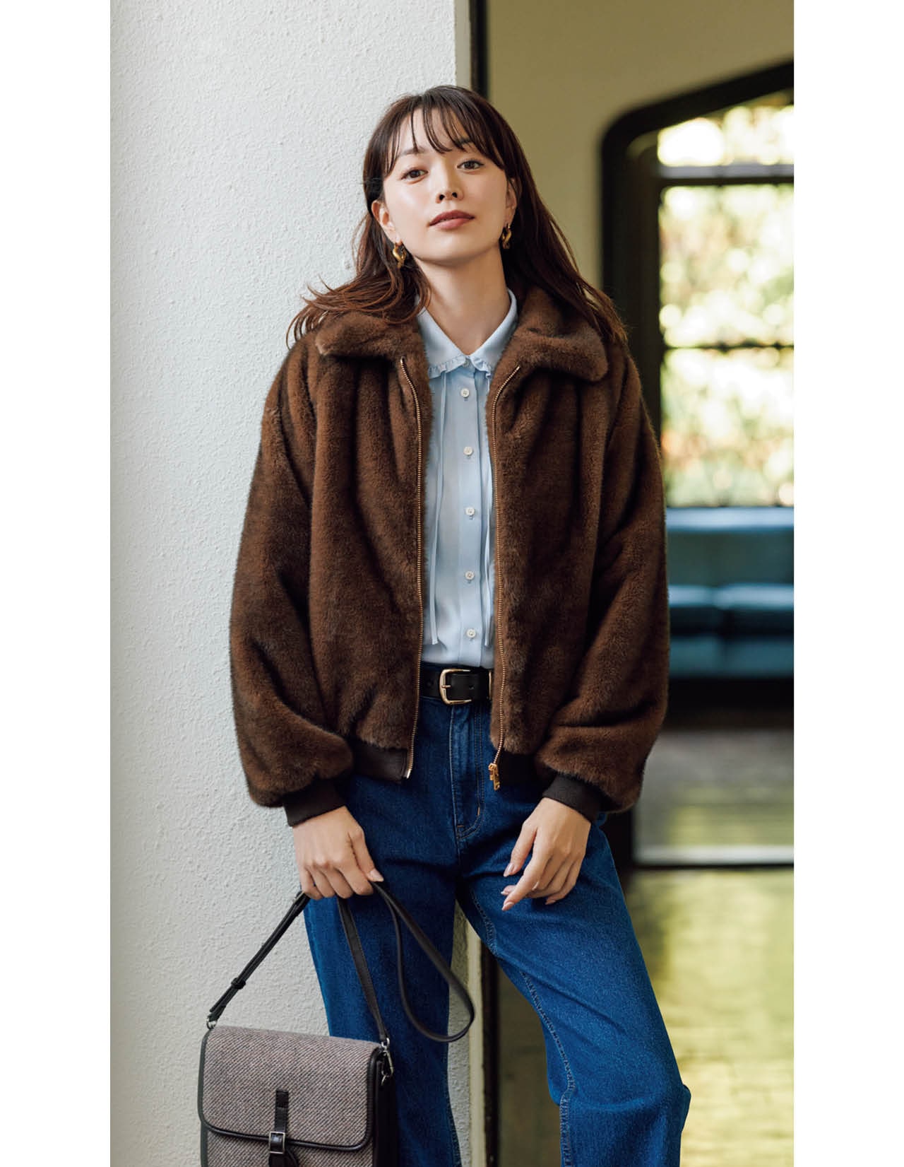 蛯原友里さんのマッキントッシュ フィロソフィーHollins［ ホリンズ ］気軽に着られるエコファーブルゾンのコーデ