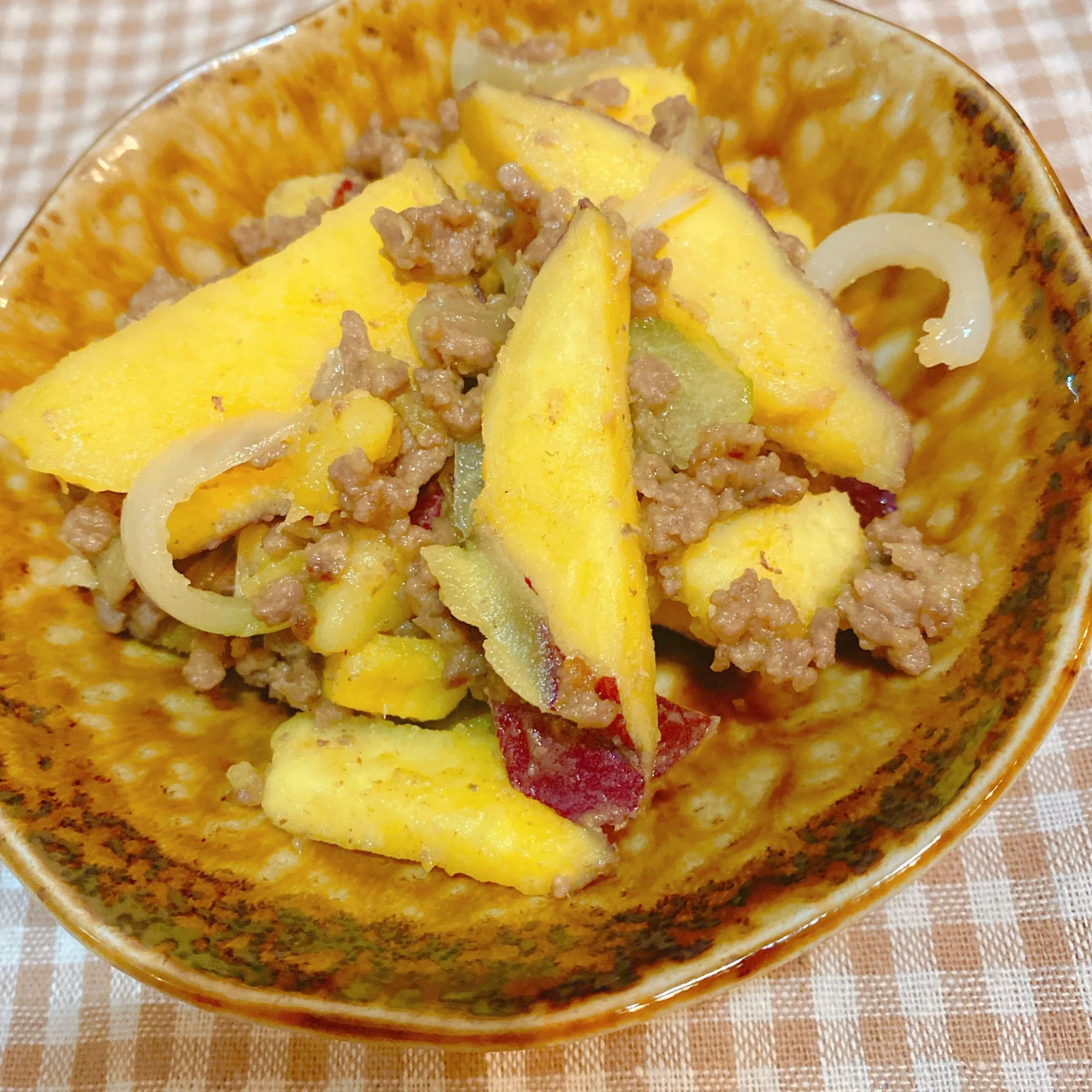 今井亮さん「ひき肉とさつまいものみそ炒め」完成