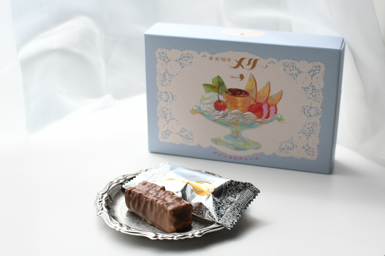 東京駅のおすすめ手土産 864円で買える喫茶店のプリンミルフィーユ/東京喫茶メリーの中身とおしゃれな箱