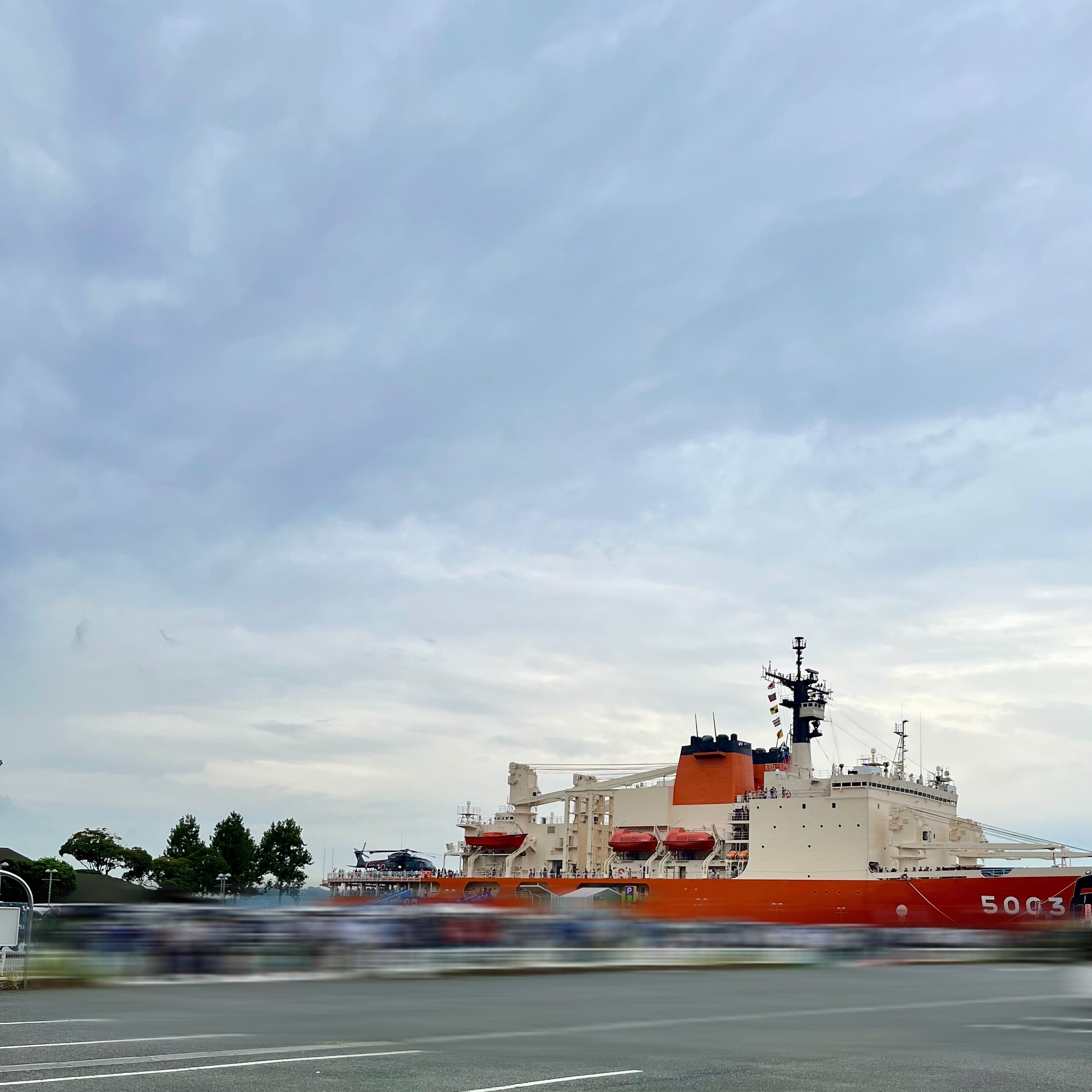 船　船舶　砕氷艦　しらせ