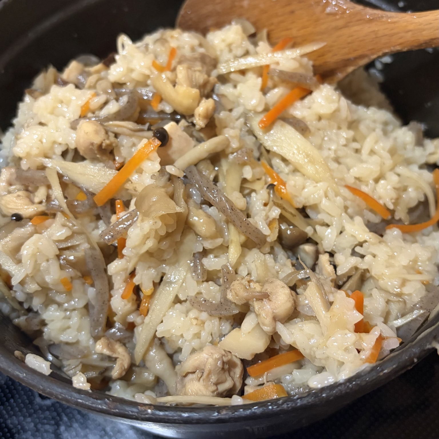 炊き込みご飯 きのこ 秋の味覚 夕ごはん メニュー