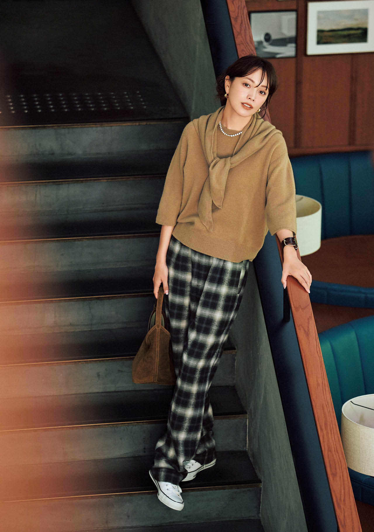 蛯原友里さんのOblada(オブラダ)TRIANGLEとOblada(オブラダ)FILL KNITとOblada(オブラダ)【洗える】OMBRE CHECK PANTSのコーデ