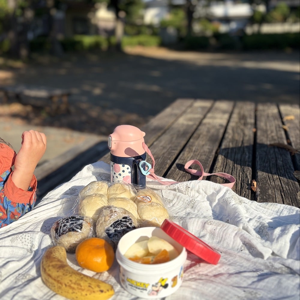 公園であさごはん　子ども　レジャー　ピクニック