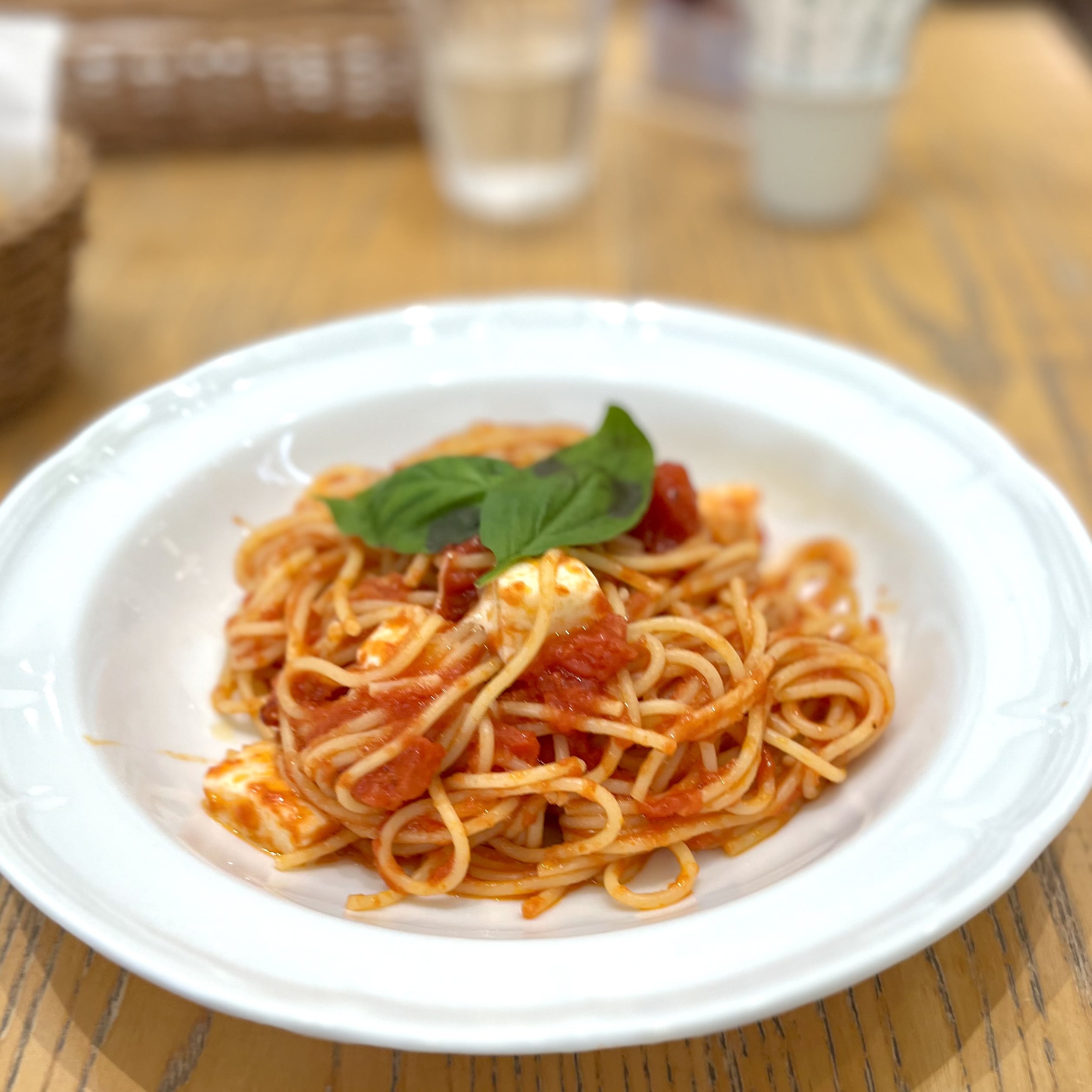 パスタ トマト モッツァレラチーズ