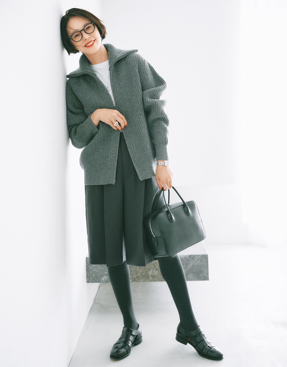 ハーフパンツ×RIBBEDZIP KNITコーデ 浅見れいなさん