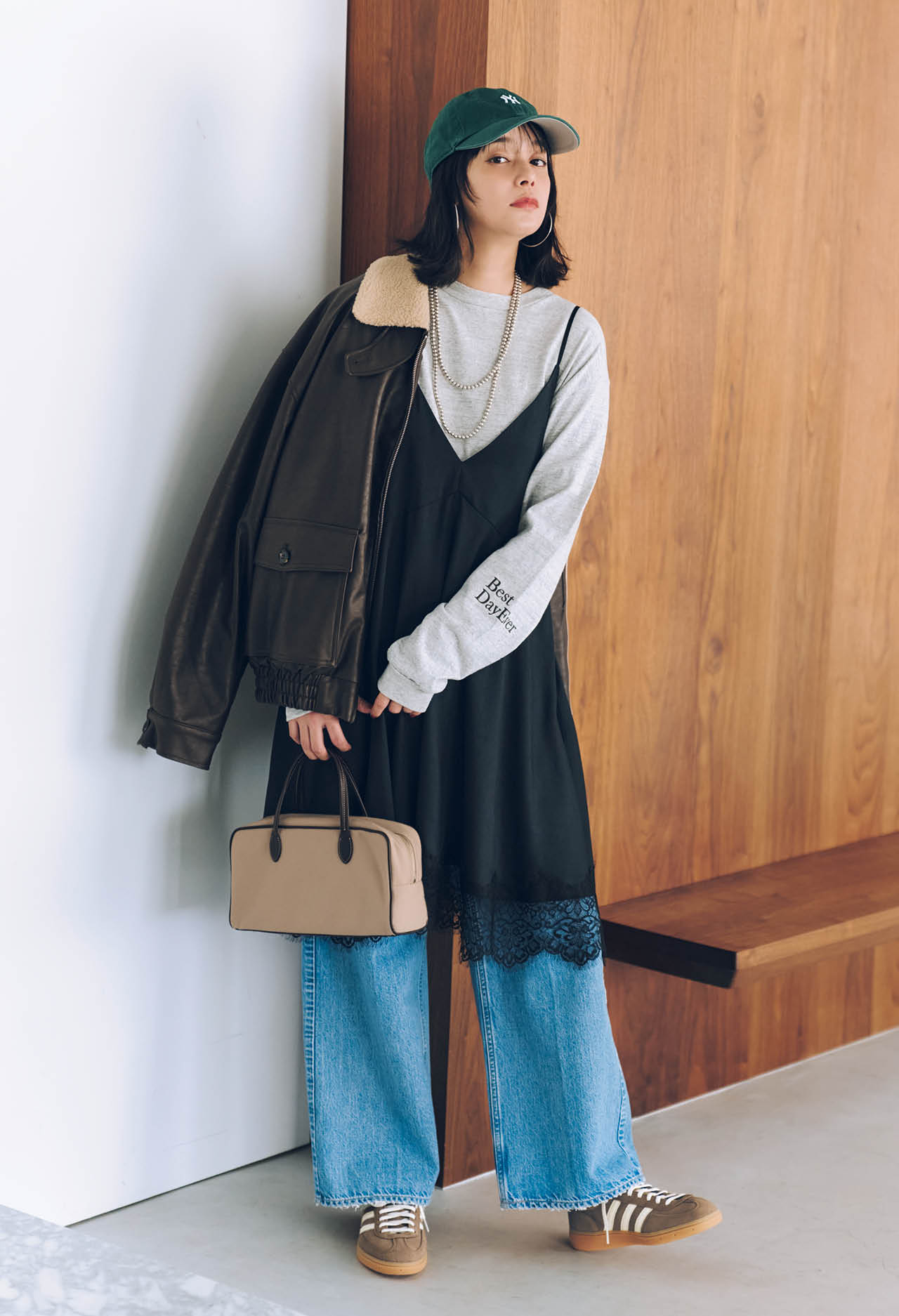 岸本セシルさんのMICA & DEAL(マイカ アンド ディール)【洗える】hem-lace tunic opsのコーデ