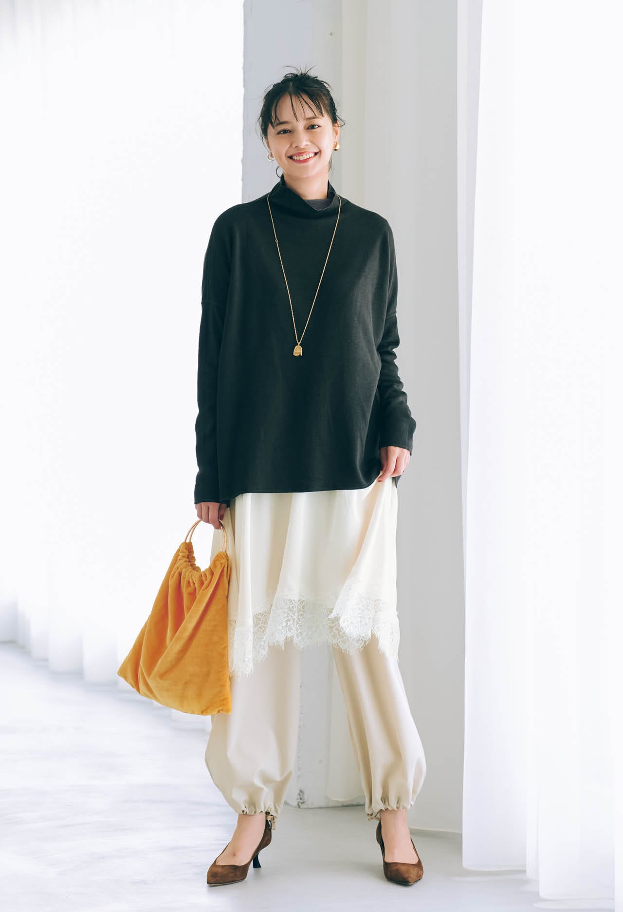 岸本セシルさんの20th Anniv. LEE限定 MICA & DEAL(マイカ アンド ディール)【洗える】【LEEマルシェ20th別注】リバーシブルタートルネックのコーデ