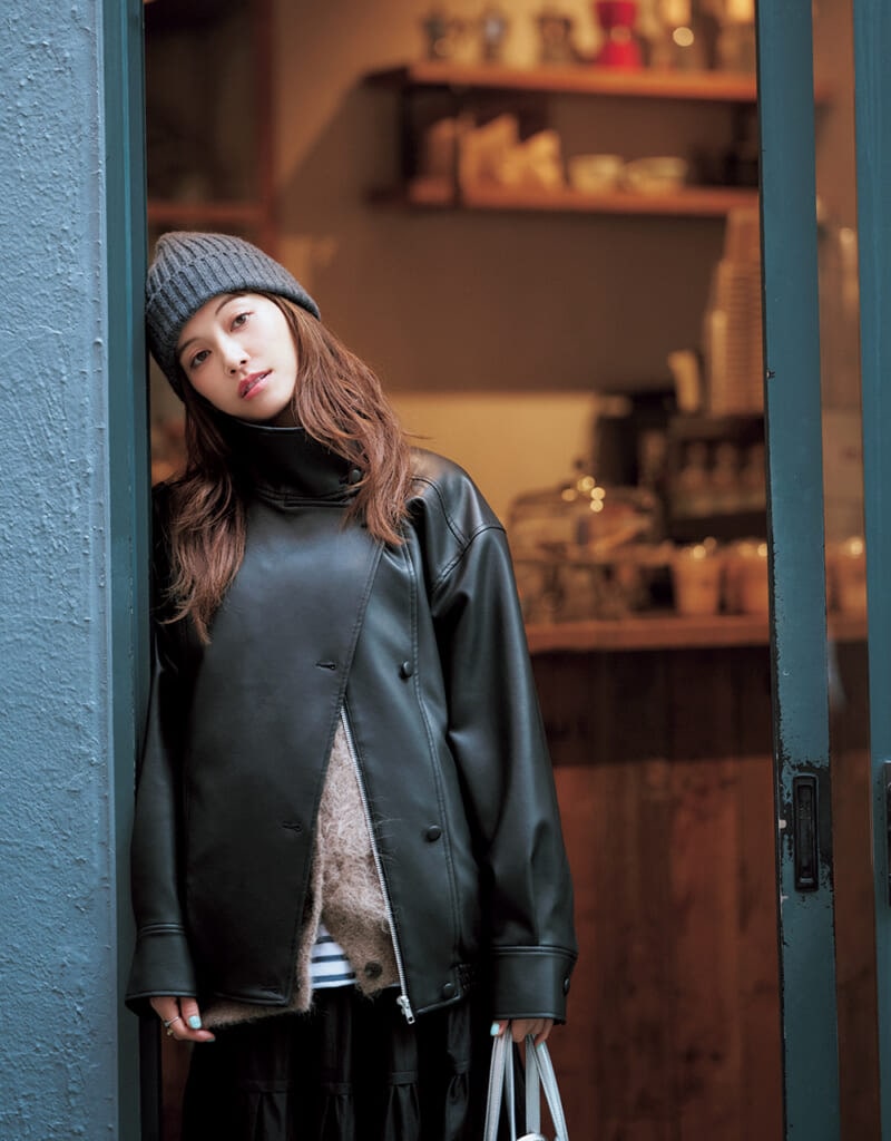 レザージャケットコーデ 垣内彩未さん