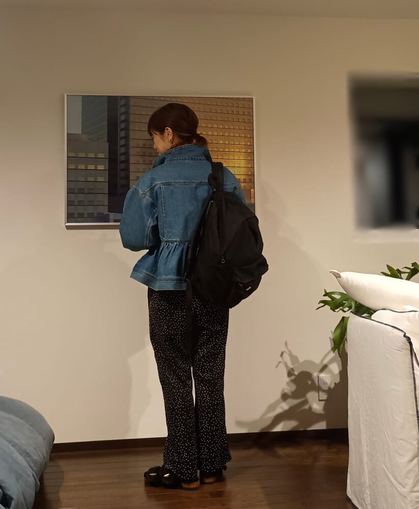 Gジャン 40代 女性 着用 後ろ姿
