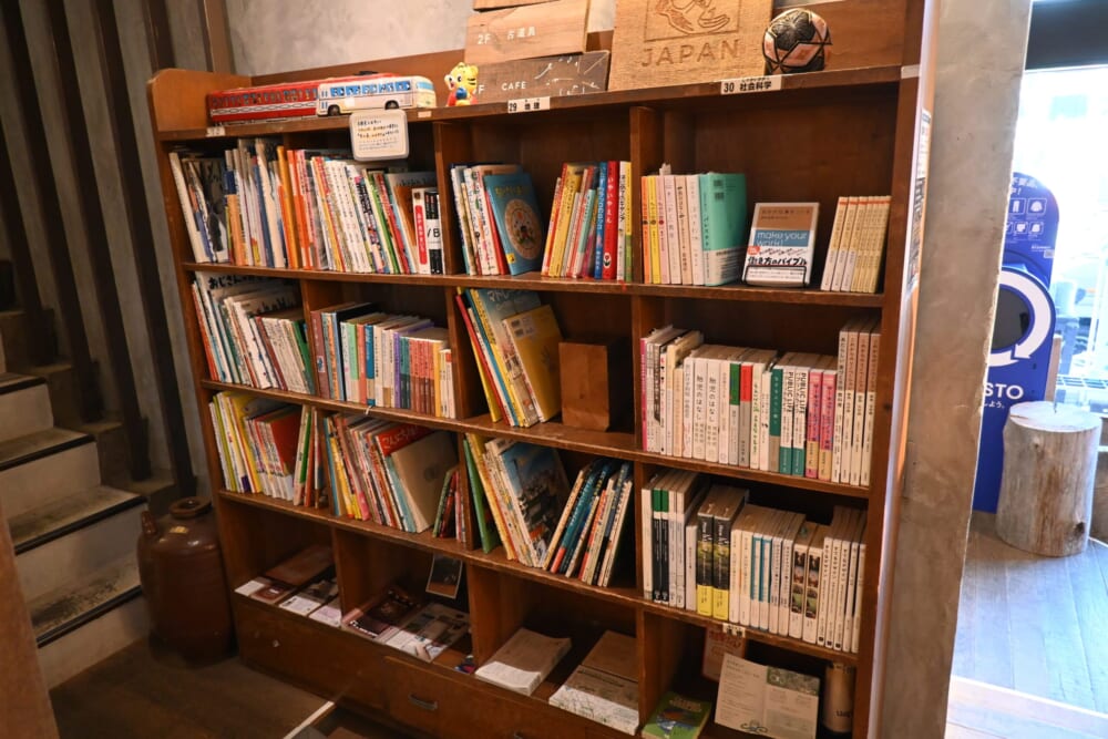 長野県 諏訪市 リビセン 1階 本屋さん