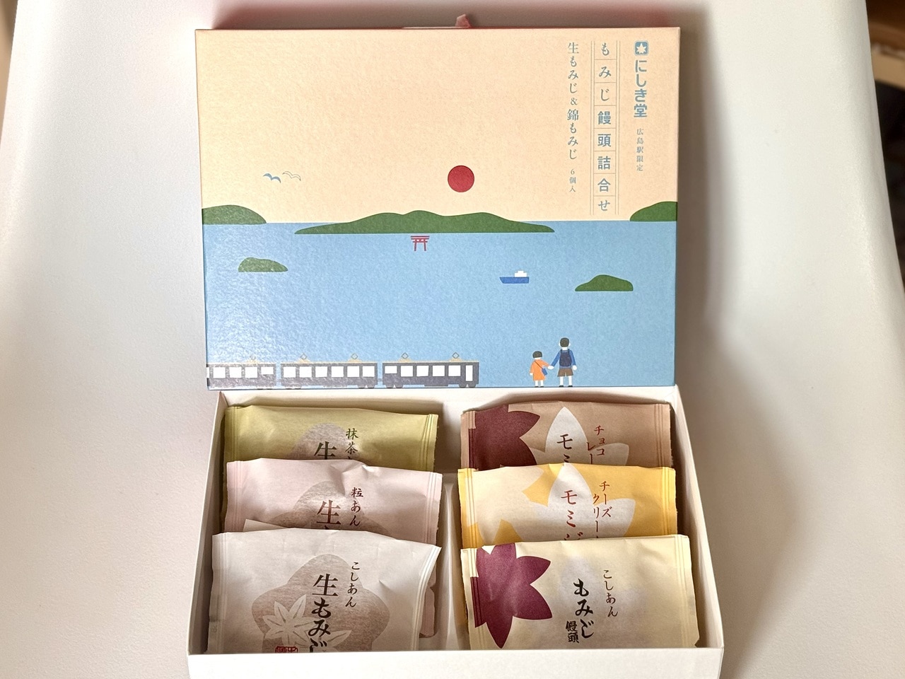 【にしき堂】「広島駅限定もみじ饅頭詰合せ」中身