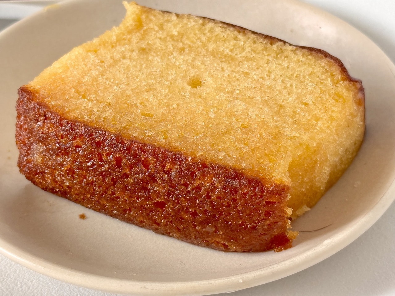 【くにひろ屋】「洋酒ケーキ」中身アップ