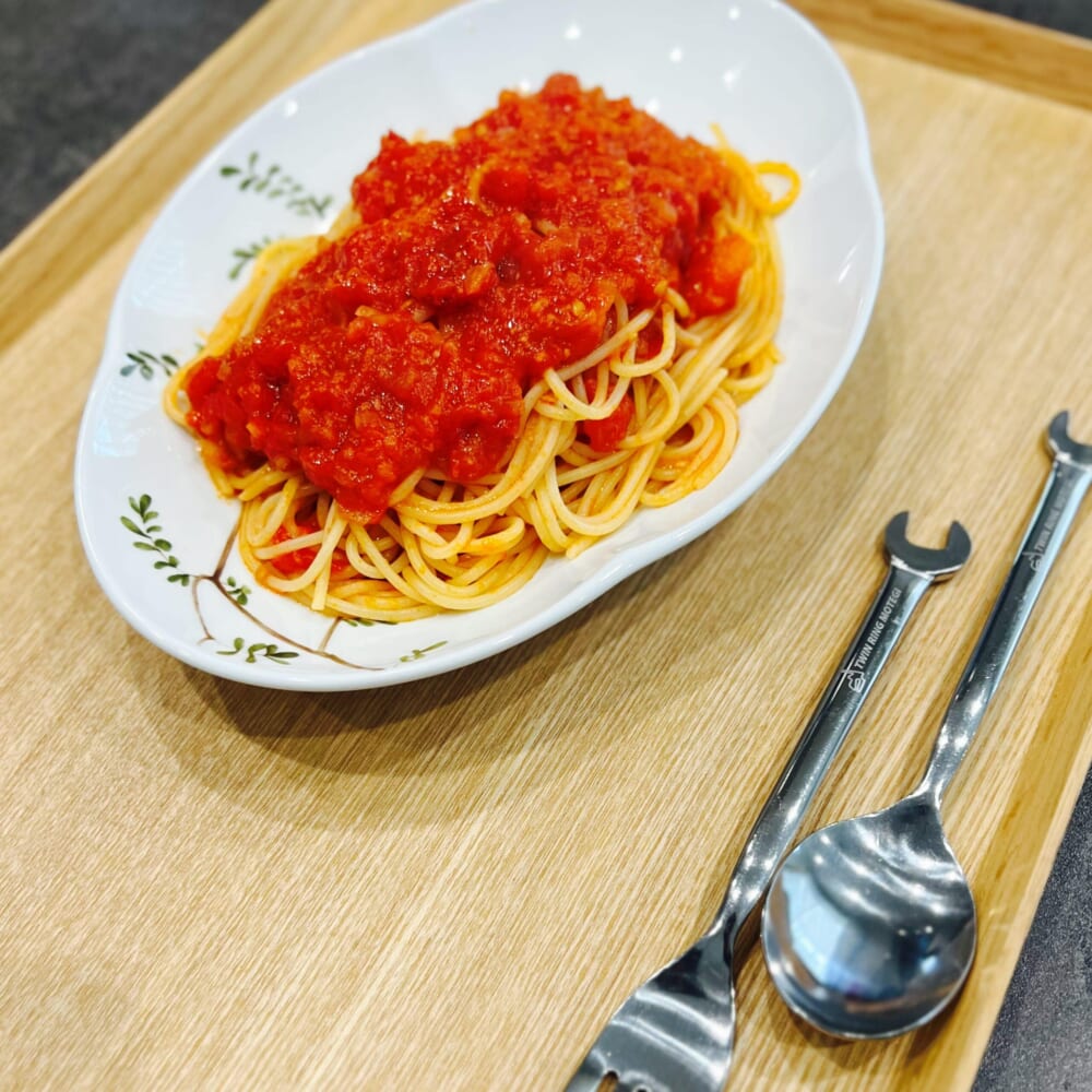 コウケンテツさんの人生で一番作っている「トマトソーススパゲッティ」　コウケンテツ流　がんばらない定番料理　LEE2026年11月号