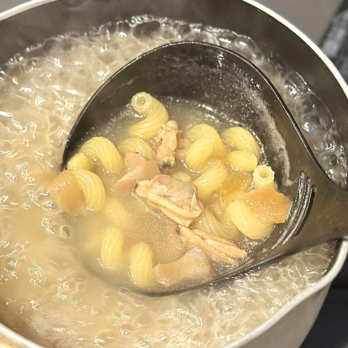 【無印良品】煮込んでつくるスープパスタの素「ボンゴレビアンコ」　鍋でゆでる