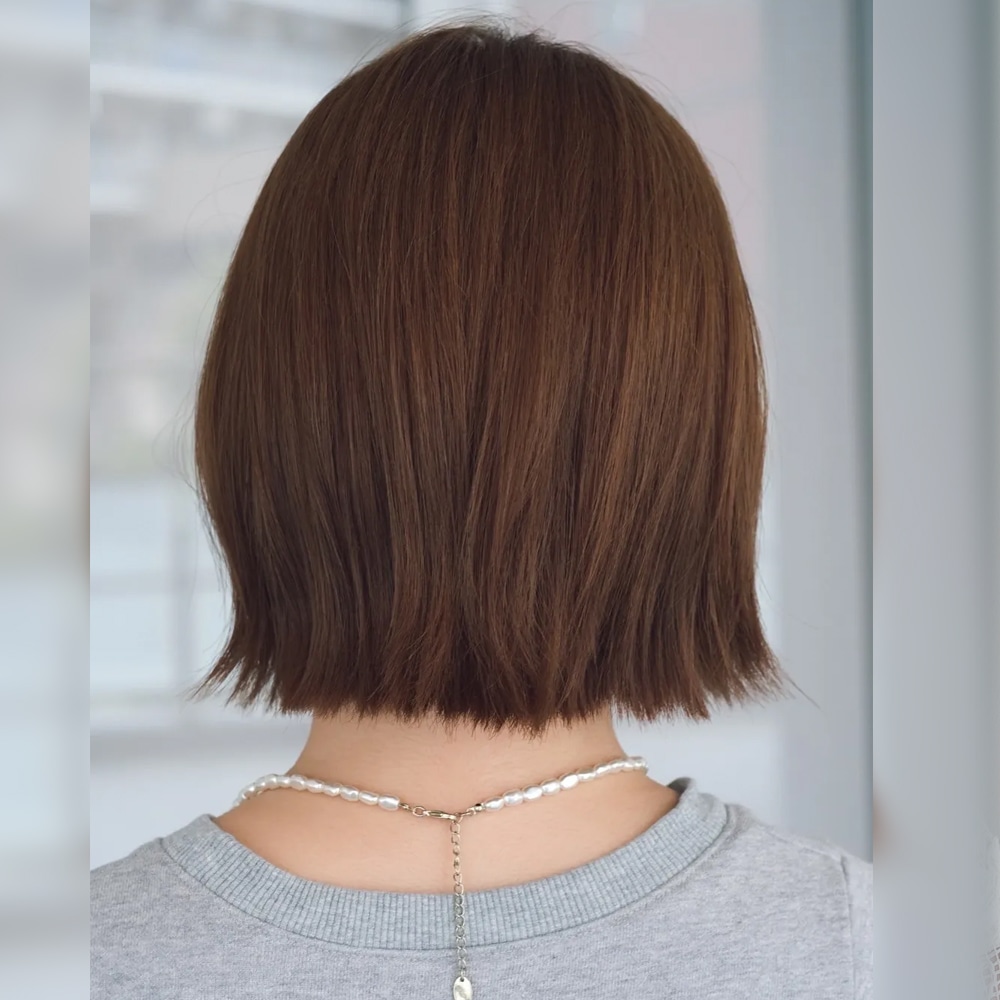 「こっくりショコラブラウン」で温もりを感じる大人の柔らかボブ　アザーカット02