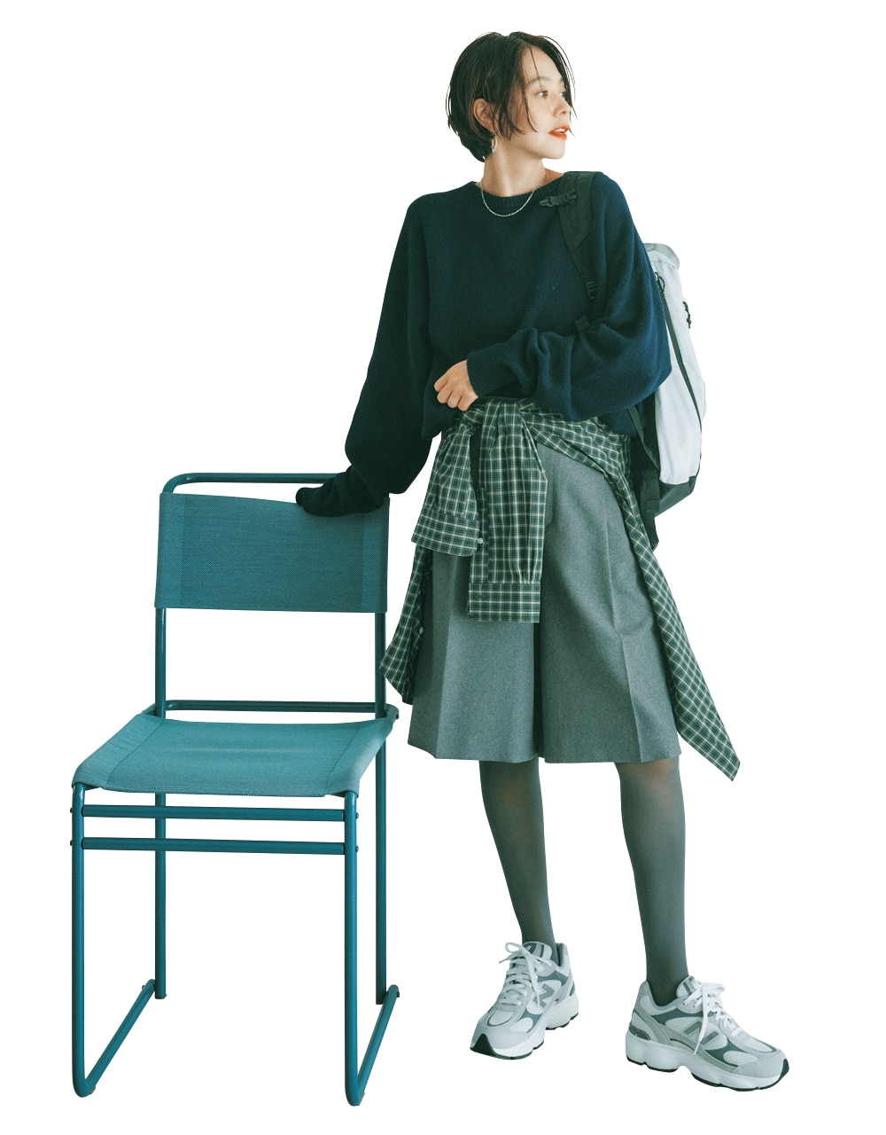 【ハーフパンツ+スニーカーコーデ】スポーティなスニーカーの日はシアーなタイツで品よくつないで 浅見れいなさん