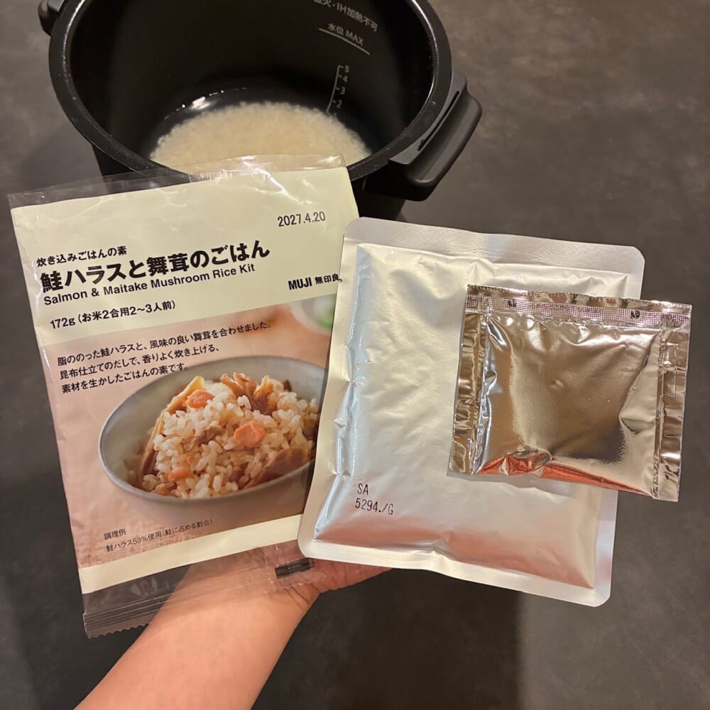 無印良品　鮭ハラスと舞茸のごはん